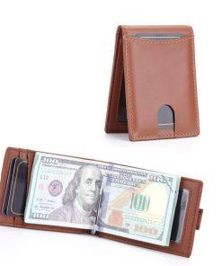 תמונה של ארנק עור חכם בצבע חום בהיר עם כרטיסים וכסף