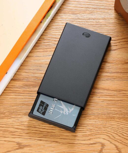 תמונה של ארנק מקפיץ כרטיסים בצבע שחור