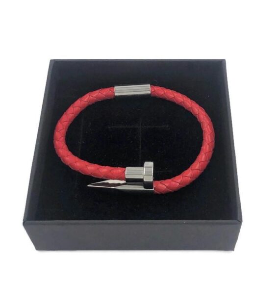 תמונה של צמיד עור לגבר בצבע אדום