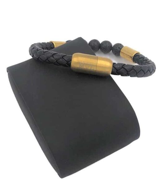 תמונה של צמיד עור לגברים בצבע שחור וזהב