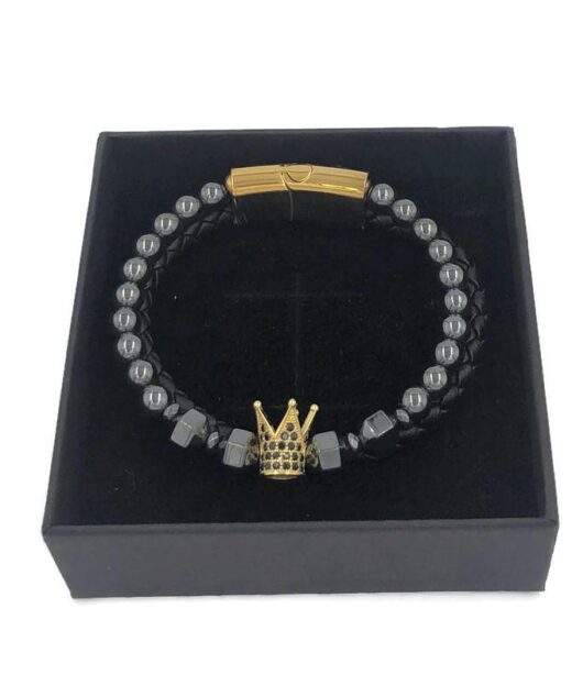 תמונה של צמידים לגבר מעור אמיתי בצבע שחור עם כתר