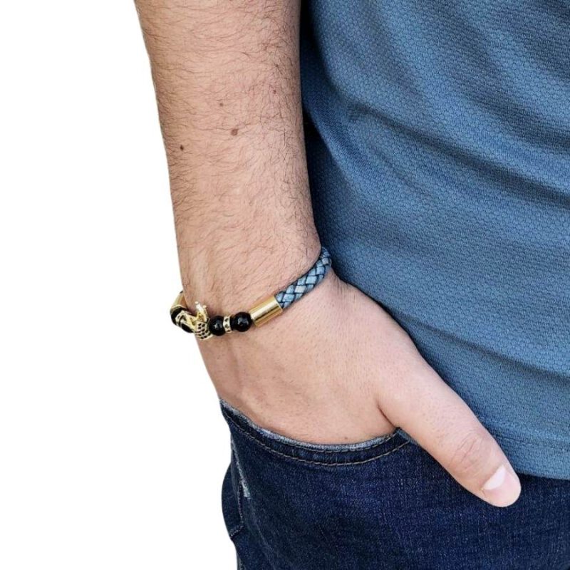 ⁦צמיד לגבר - עור תכלת וכתר זהב⁩ – תמונה ⁦2⁩