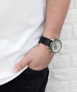 תמונה של דוגמן עם שעון סיליקון לגבר בצבע שחור