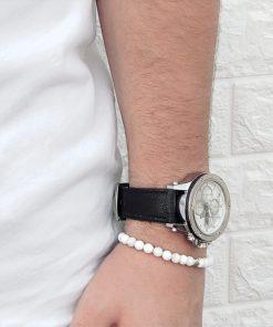 תמונה של דוגמן עם שעונים לגבר מבית gp וצמיד לבן