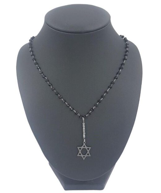 תמונה של שרשרת חרוזים לגבר עם תליון מגן דוד עדין